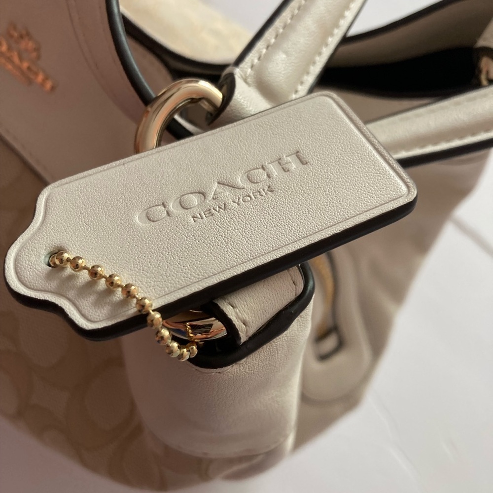 Coach Beige and Cream Signature Shoulder Bag Gold tone hardware Leather trim - Picture 3 of 14
